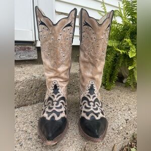 Women’s Cream & Black JB Dillon Boots, Size 9.5